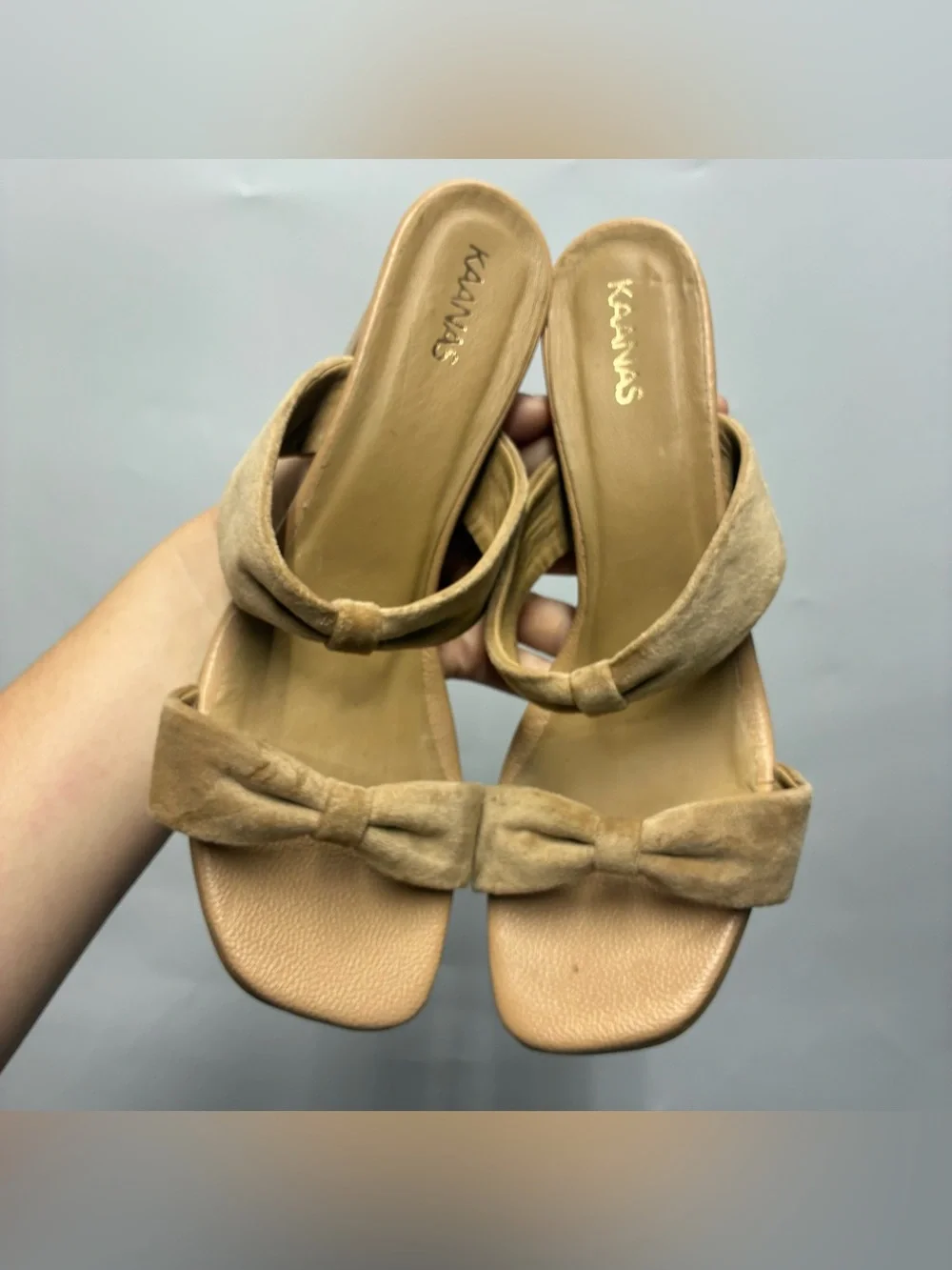Kaanas 11 Fits Smaller 9.5 Slip On Heels Tan Suede Cocktail Open Toe Bow Resort